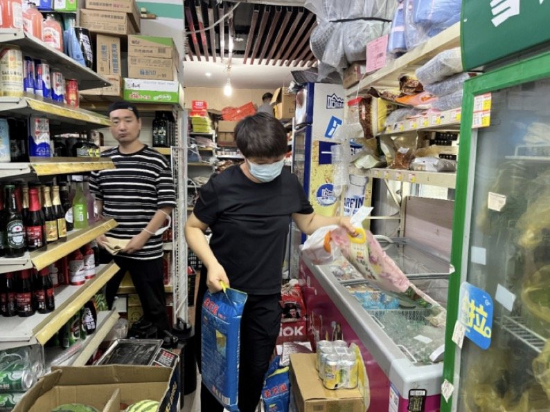 买卫生巾送红糖,给骑手发红包-即时零售的开店“生意经”